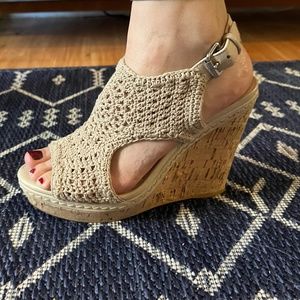 AUDREY BROOKE WALTA WEDGE SANDAL 6M